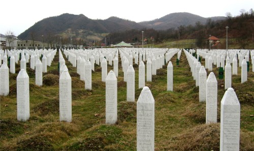 Srebrenica_massacre_memorial_gravestones_2009_1.thumb.jpg.4cf3871d1a9b2807fdc94ea7fa8478a0.jpg