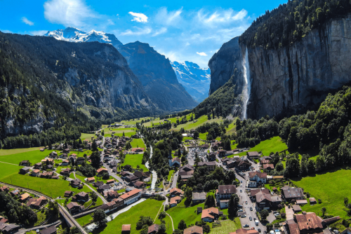 Lauterbrunnen-Switzerland-Guide.thumb.png.4bc1329eb470e52aeb7c6d1e705961ba.png